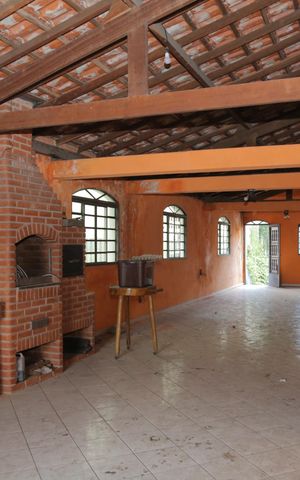 Casa à venda com 500m², 3 quartos e 3 vagas Casa à venda com 500m², 3 quartos e 3 vagasÁrea externa