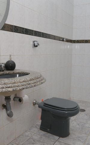 Casa à venda com 500m², 3 quartos e 3 vagas Casa à venda com 500m², 3 quartos e 3 vagasBanheiro social 2