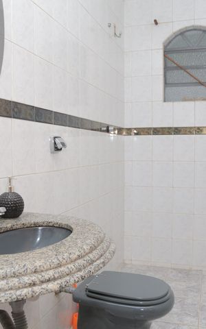 Casa à venda com 500m², 3 quartos e 3 vagas Casa à venda com 500m², 3 quartos e 3 vagasBanheiro social 2