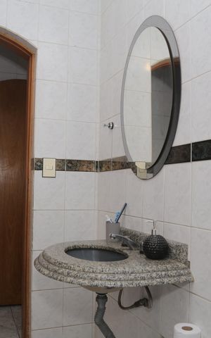 Casa à venda com 500m², 3 quartos e 3 vagas Casa à venda com 500m², 3 quartos e 3 vagasBanheiro social 2