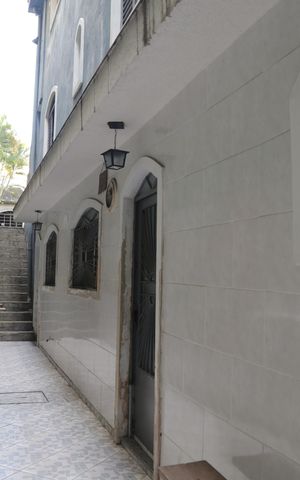 Casa à venda com 500m², 3 quartos e 3 vagas Casa à venda com 500m², 3 quartos e 3 vagasÁrea externa