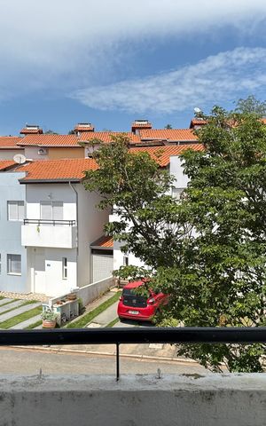 Casa de condomínio para alugar com 86m², 3 quartos e 2 vagas Casa de condomínio para alugar com 86m², 3 quartos e 2 vagasVaranda da Suíte