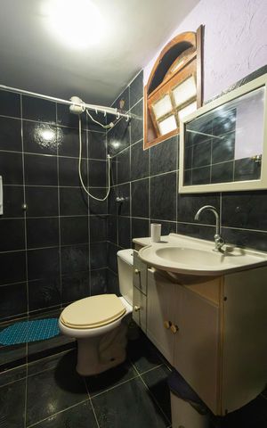 Casa para alugar com 100m², 2 quartos e 1 vaga Casa para alugar com 100m², 2 quartos e 1 vagaBanheiro da Suíte 1