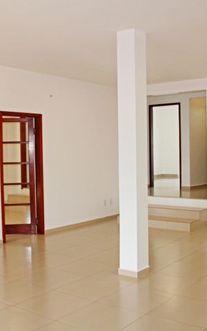 Casa de condomínio para alugar com 280m², 3 quartos e 4 vagasSala