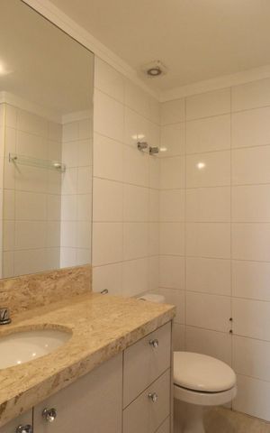 Apartamento para alugar com 241m², 4 quartos e 4 vagas Apartamento para alugar com 241m², 4 quartos e 4 vagasBanheiro da Suíte 3