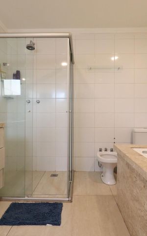 Apartamento para alugar com 241m², 4 quartos e 4 vagas Apartamento para alugar com 241m², 4 quartos e 4 vagasBanheiro da Suíte 2