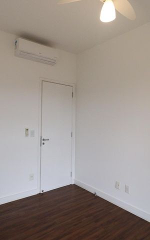 Apartamento para alugar com 241m², 4 quartos e 4 vagas Apartamento para alugar com 241m², 4 quartos e 4 vagasQuarto