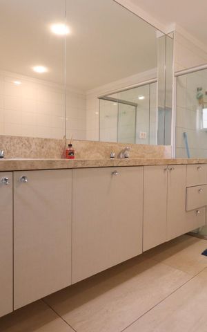 Apartamento para alugar com 241m², 4 quartos e 4 vagas Apartamento para alugar com 241m², 4 quartos e 4 vagasBanheiro da Suíte 2