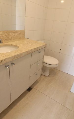 Apartamento para alugar com 241m², 4 quartos e 4 vagas Apartamento para alugar com 241m², 4 quartos e 4 vagasBanheiro da Suíte 3