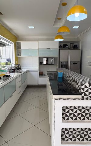 Casa à venda com 283m², 3 quartos e 3 vagas