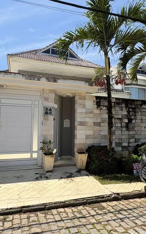 Casa à venda com 283m², 3 quartos e 3 vagas
