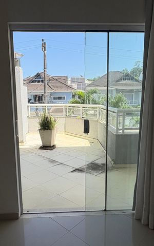 Casa à venda com 283m², 3 quartos e 3 vagas