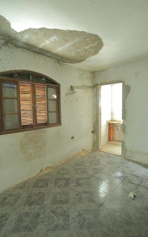 Casa à venda com 196m², 2 quartos e 2 vagasSuíte 