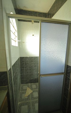 Casa à venda com 196m², 2 quartos e 2 vagasBanheiro 