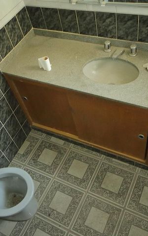 Casa à venda com 196m², 2 quartos e 2 vagasBanheiro 
