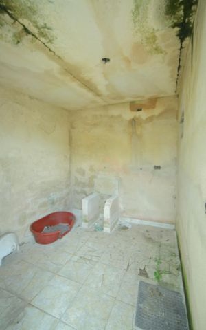 Casa à venda com 196m², 2 quartos e 2 vagasQuintal/Área serviço 