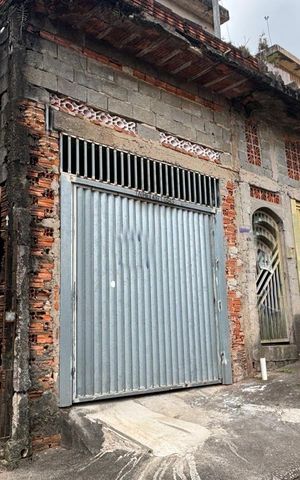 Casa à venda com 196m², 2 quartos e 2 vagasFachada e acesso 