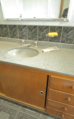 Casa à venda com 196m², 2 quartos e 2 vagasBanheiro 
