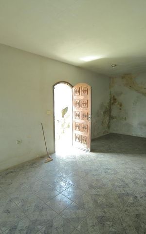 Casa à venda com 196m², 2 quartos e 2 vagasSala