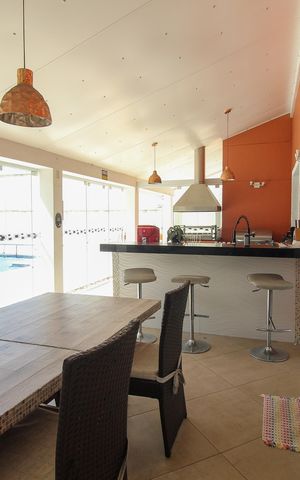 Casa à venda com 549m², 4 quartos e 7 vagas Casa à venda com 549m², 4 quartos e 7 vagasChurrasqueira