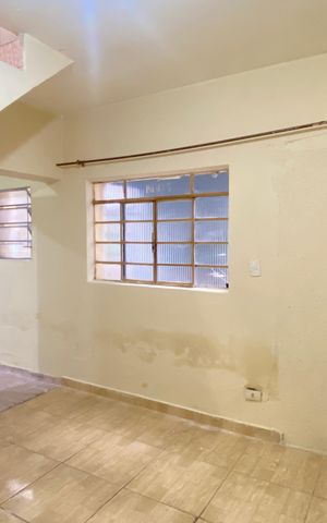 Casa para alugar com 40m², 2 quartos e sem vaga Casa para alugar com 40m², 2 quartos e sem vagaSala