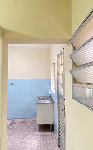 Casa para alugar com 40m², 2 quartos e sem vaga Casa para alugar com 40m², 2 quartos e sem vagaSala
