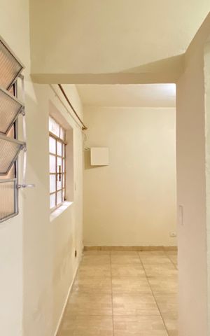 Casa para alugar com 40m², 2 quartos e sem vaga Casa para alugar com 40m², 2 quartos e sem vagaSala