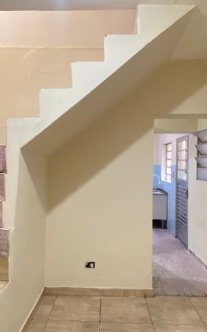 Casa para alugar com 40m², 2 quartos e sem vaga Casa para alugar com 40m², 2 quartos e sem vagaSala