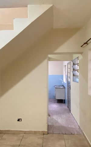 Casa para alugar com 40m², 2 quartos e sem vaga Casa para alugar com 40m², 2 quartos e sem vagaSala