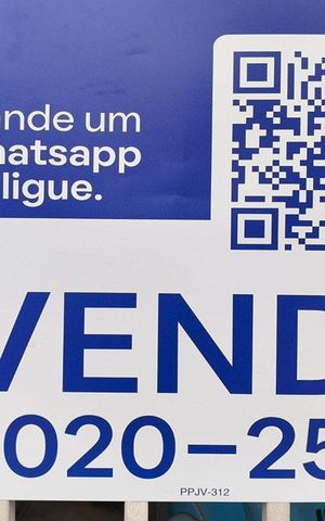Casa à venda com 166m², 2 quartos e sem vaga Casa à venda com 166m², 2 quartos e sem vagaFachada