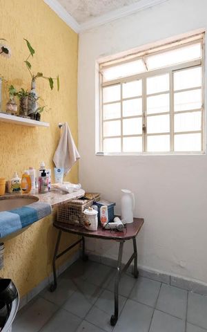 Casa à venda com 180m², 2 quartos e 1 vagaBanheiro