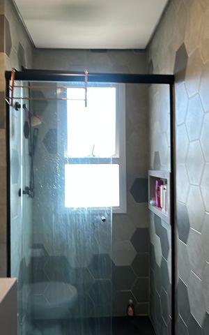 Apartamento à venda com 68m², 2 quartos e 2 vagas Apartamento à venda com 68m², 2 quartos e 2 vagasBanheiro da Suíte