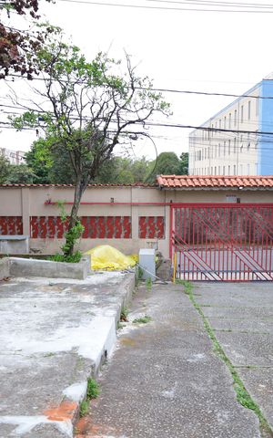 Apartamento para alugar com 55m², 3 quartos e 1 vagaÁrea comum - Estacionamento - Portão