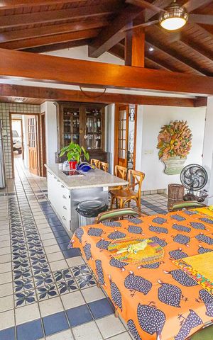 Casa à venda com 650m², 6 quartos e 6 vagas Casa à venda com 650m², 6 quartos e 6 vagasCozinha