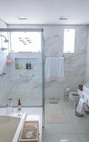 Casa à venda com 650m², 6 quartos e 6 vagas Casa à venda com 650m², 6 quartos e 6 vagasSuite