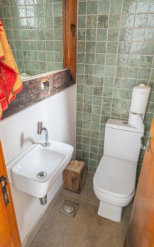Casa à venda com 650m², 6 quartos e 6 vagas Casa à venda com 650m², 6 quartos e 6 vagasLavabo