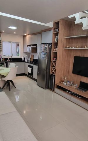 Casa de condomínio à venda com 50m², 2 quartos e 1 vaga Casa de condomínio à venda com 50m², 2 quartos e 1 vagaSala