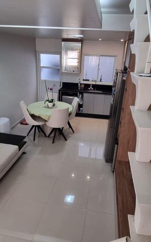 Casa de condomínio à venda com 50m², 2 quartos e 1 vaga Casa de condomínio à venda com 50m², 2 quartos e 1 vagaSala