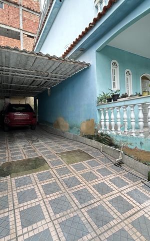 Casa à venda com 323m², 3 quartos e 3 vagasFachada