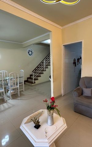 Casa à venda com 323m², 3 quartos e 3 vagasSala