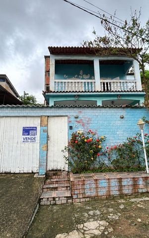 Casa à venda com 323m², 3 quartos e 3 vagasFachada + placa