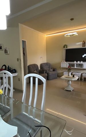 Casa à venda com 323m², 3 quartos e 3 vagasSala