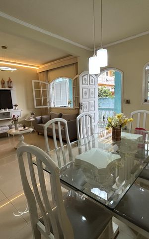 Casa à venda com 323m², 3 quartos e 3 vagasSala