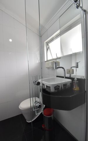 Casa à venda com 330m², 3 quartos e 3 vagasBanheiro 3