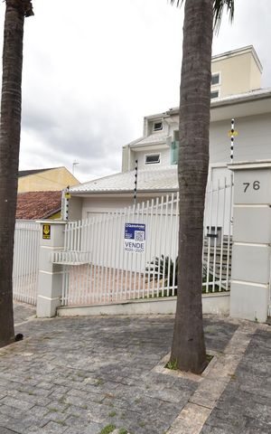 Casa à venda com 330m², 3 quartos e 3 vagasFachada