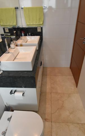 Casa à venda com 330m², 3 quartos e 3 vagasBanheiro da Suíte