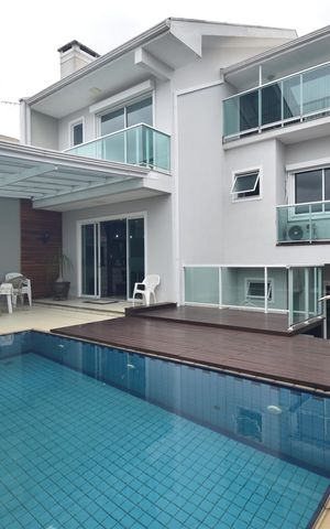 Casa à venda com 330m², 3 quartos e 3 vagasQuintal