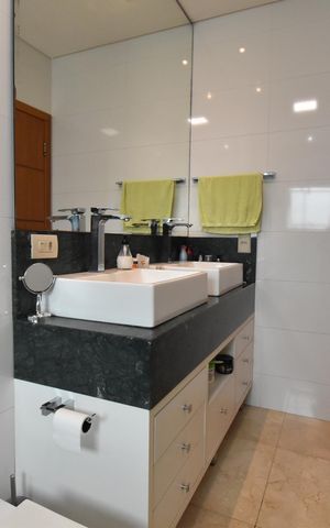 Casa à venda com 330m², 3 quartos e 3 vagasBanheiro da Suíte