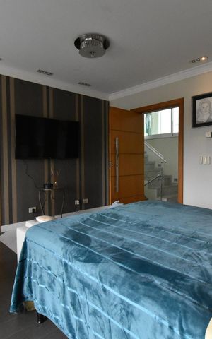 Casa à venda com 330m², 3 quartos e 3 vagasSuíte