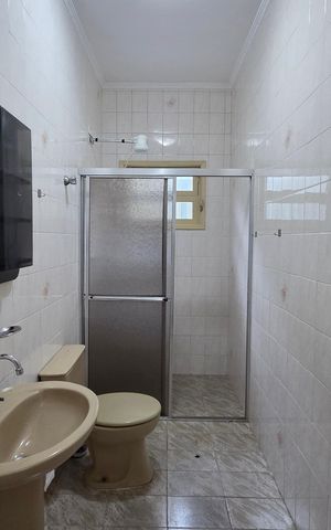 Casa para alugar com 68m², 2 quartos e 2 vagas Casa para alugar com 68m², 2 quartos e 2 vagasBanheiro